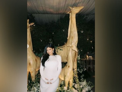 Kylie Jenner gives sneak peek into her giraffe-themed baby shower party | Kylie Jenner gives sneak peek into her giraffe-themed baby shower party