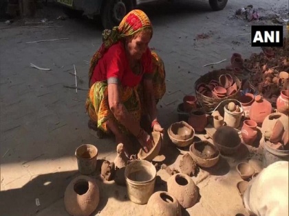 Ghaziabad potters expecting low sale this Diwali amid COVID-19 pandemic | Ghaziabad potters expecting low sale this Diwali amid COVID-19 pandemic