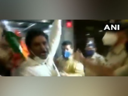Congress workers ransack Storia Foods office in Mumbai over advertisement allegedly mocking Rahul, Sonia | Congress workers ransack Storia Foods office in Mumbai over advertisement allegedly mocking Rahul, Sonia