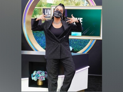 Lilly Singh wears 'I Stand With Farmers' mask at 2021 Grammys | Lilly Singh wears 'I Stand With Farmers' mask at 2021 Grammys