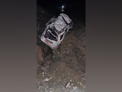 Around 7-8 people feared killed after vehicle falls into gorge at Zojila pass | Around 7-8 people feared killed after vehicle falls into gorge at Zojila pass