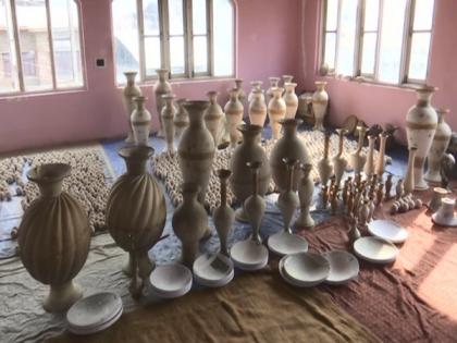 J-K's handicrafts industry reviving with govt efforts | J-K's handicrafts industry reviving with govt efforts