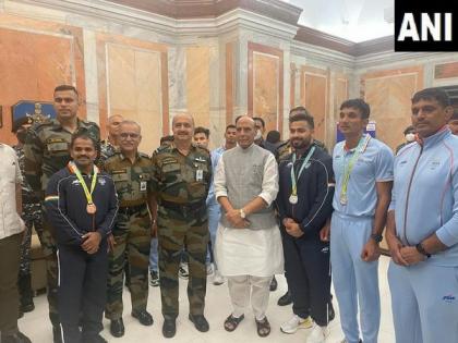 Rajnath felicitates armed forces personnel who won medals at Commonwealth Games | Rajnath felicitates armed forces personnel who won medals at Commonwealth Games