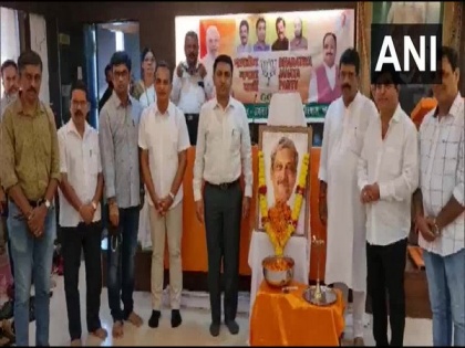 Goa CM pays tribute to Manohar Parrikar on his death anniversary | Goa CM pays tribute to Manohar Parrikar on his death anniversary