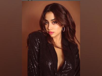 Janhvi Kapoor oozes sensuality in recent sunset pictures | Janhvi Kapoor oozes sensuality in recent sunset pictures