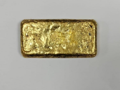 Smuggled gold worth Rs 10 cr seized from Bengal in last 24 hours | Smuggled gold worth Rs 10 cr seized from Bengal in last 24 hours Smuggled gold worth Rs 10 cr seized from Bengal in last 24 hours | Smuggled gold worth Rs 10 cr seized from Bengal in last 24 hours