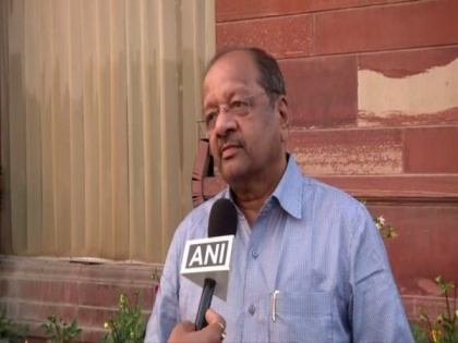 BJP MP Gopal Shetty urges Uddhav Thackeray to seek Centre's help in controlling COVID-19 | BJP MP Gopal Shetty urges Uddhav Thackeray to seek Centre's help in controlling COVID-19