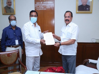 Telangana Agriculture Minister urges Sadananda Gowda to supply urea and fertiliser | Telangana Agriculture Minister urges Sadananda Gowda to supply urea and fertiliser