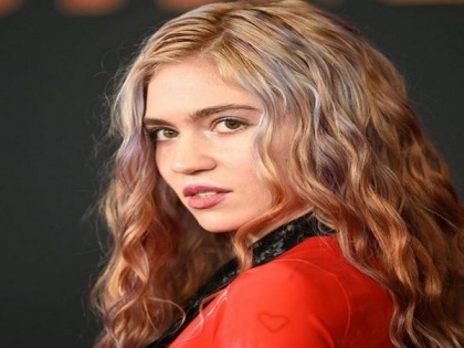 Grimes shares picture featuring tattoo of 'beautiful alien scars' | Grimes shares picture featuring tattoo of 'beautiful alien scars'