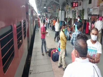 50 trains cancelled, road traffic affected as farmers protesting sugarcane price hike block rail tracks, highway | 50 trains cancelled, road traffic affected as farmers protesting sugarcane price hike block rail tracks, highway