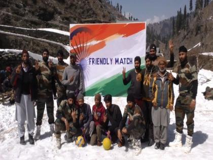 J-K: First of its kind friendly snow volleyball match between Indian Army, civilians organised in Uri | J-K: First of its kind friendly snow volleyball match between Indian Army, civilians organised in Uri