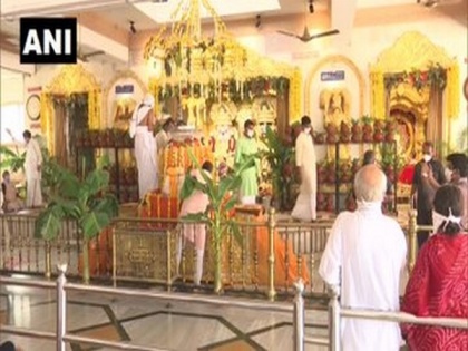 Priests perform 'Jal Yatra' of Lord Jagannath in Ahmedabad amidst lockdown | Priests perform 'Jal Yatra' of Lord Jagannath in Ahmedabad amidst lockdown