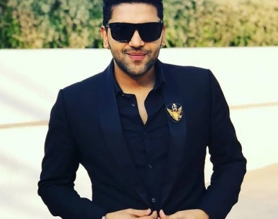 Guru Randhawa: 'Bottley Kholo' is a sneak-peek into the moments we've shared in ‘Kuch Khattaa Ho Jaay’ | Guru Randhawa: 'Bottley Kholo' is a sneak-peek into the moments we've shared in ‘Kuch Khattaa Ho Jaay’ Guru Randhawa: 'Bottley Kholo' is a sneak-peek into the moments we've shared in ‘Kuch Khattaa Ho Jaay’ | Guru Randhawa: 'Bottley Kholo' is a sneak-peek into the moments we've shared in ‘Kuch Khattaa Ho Jaay’