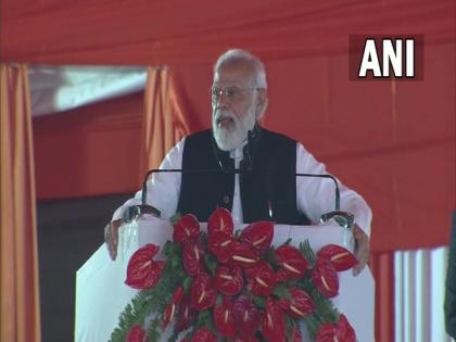 Previous govts did not get tired of looting UP, but BJP doesn't get tired of working: PM Modi | Previous govts did not get tired of looting UP, but BJP doesn't get tired of working: PM Modi