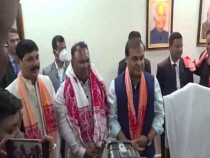Congress MLA Sashi Kanta Das pledges to support BJP-led Assam government, Chief Minister hails decision | Congress MLA Sashi Kanta Das pledges to support BJP-led Assam government, Chief Minister hails decision Congress MLA Sashi Kanta Das pledges to support BJP-led Assam government, Chief Minister hails decision | Congress MLA Sashi Kanta Das pledges to support BJP-led Assam government, Chief Minister hails decision