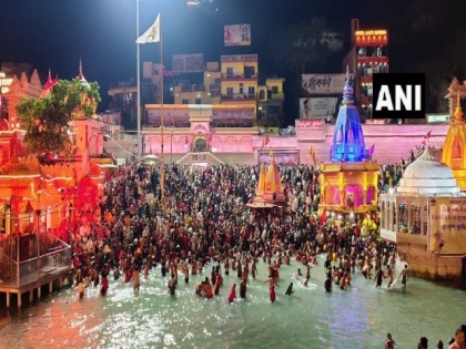 Kumbh 2021: Devotees participate in third 'Shahi Snan' in Haridwar | Kumbh 2021: Devotees participate in third 'Shahi Snan' in Haridwar