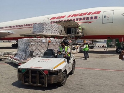 COVID-19: 318 Oxygen Concentrators arrive at Delhi airport from US | COVID-19: 318 Oxygen Concentrators arrive at Delhi airport from US