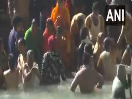 Devotees take holy dip in Haridwar on Maha Shivratri | Devotees take holy dip in Haridwar on Maha Shivratri