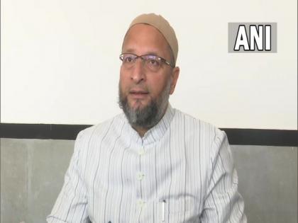 Owaisi speaks to hijab-clad girl who was allegedly heckled by boys wearing saffron scarves in Karnataka, lauds her for 'act of fearlessness' | Owaisi speaks to hijab-clad girl who was allegedly heckled by boys wearing saffron scarves in Karnataka, lauds her for 'act of fearlessness'