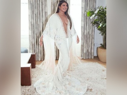 Finally Priyanka Chopra reveals the secret of her Grammy's low-cut dress | Finally Priyanka Chopra reveals the secret of her Grammy's low-cut dress