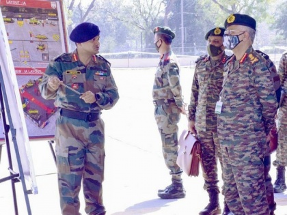 Indian Army chief reviews preparations of DefExpo 2022 in Gujarat's Gandhinagar | Indian Army chief reviews preparations of DefExpo 2022 in Gujarat's Gandhinagar