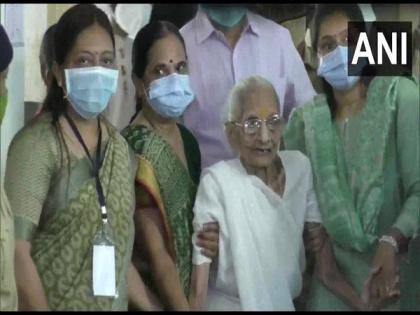 Gandhinagar civic polls: PM Modi's mother Heeraben casts her vote | Gandhinagar civic polls: PM Modi's mother Heeraben casts her vote