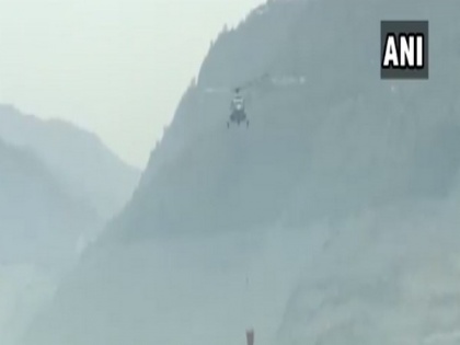 U'khand forest fire: IAF's helicopter participates in fire fighting operation in Tehri Garhwal | U'khand forest fire: IAF's helicopter participates in fire fighting operation in Tehri Garhwal