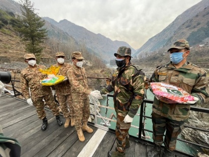 Indian Army extends gesture of friendship to Pakistan on New Year | Indian Army extends gesture of friendship to Pakistan on New Year