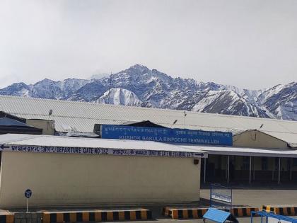 Dog on Leh runway delays take-off of Delhi-bound flight | Dog on Leh runway delays take-off of Delhi-bound flight