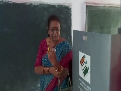 Thrikkakara bypoll: UDF candidate Uma Thomas casts vote | Thrikkakara bypoll: UDF candidate Uma Thomas casts vote