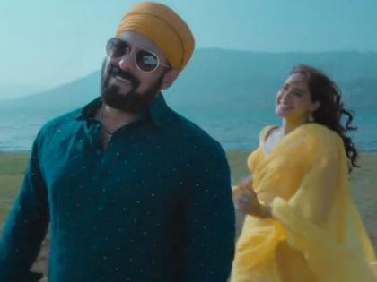 Salman Khan romances Pragya Jaiswal in 'Main Chala' music video sung by Lulia Vantur, Guru Randhawa | Salman Khan romances Pragya Jaiswal in 'Main Chala' music video sung by Lulia Vantur, Guru Randhawa