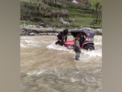 Army rescues civil tractor from stream in J-K's Kupwara | Army rescues civil tractor from stream in J-K's Kupwara