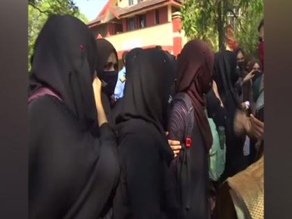 Hijab row: Karnataka declares three-day holiday for universities, colleges | Hijab row: Karnataka declares three-day holiday for universities, colleges