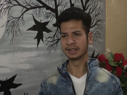 Young Kashmiri writer, music composer, singer aims to sing in Bollywood, perform on big stage | Young Kashmiri writer, music composer, singer aims to sing in Bollywood, perform on big stage