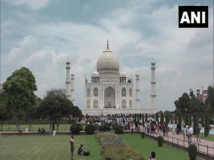 Agra: 4 arrested for offering namaz at Taj Mahal premises | Agra: 4 arrested for offering namaz at Taj Mahal premises