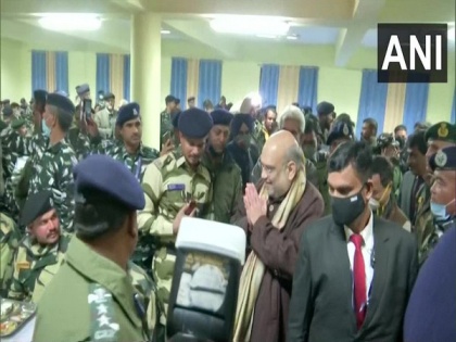 Amit Shah spends night at CRPF camp in J-K's Pulwama | Amit Shah spends night at CRPF camp in J-K's Pulwama