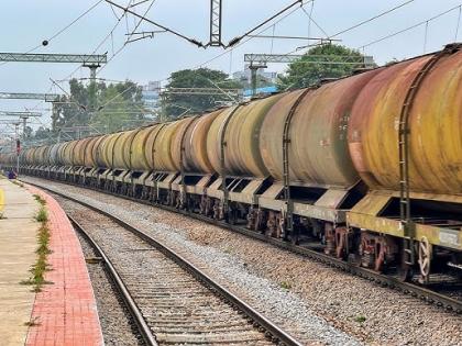 Bihar: Fire in oil tanker of goods train triggers panic | Bihar: Fire in oil tanker of goods train triggers panic Bihar: Fire in oil tanker of goods train triggers panic | Bihar: Fire in oil tanker of goods train triggers panic