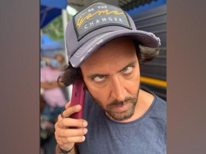 Hrithik Roshan makes funny facial expressions in his latest Instagram picture | Hrithik Roshan makes funny facial expressions in his latest Instagram picture