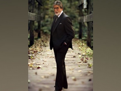 Amitabh Bachchan marks 52 years in Bollywood with then and now pictures | Amitabh Bachchan marks 52 years in Bollywood with then and now pictures
