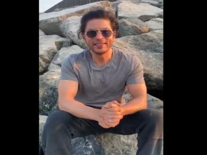 'Lots of Love': SRK shares message thanking fans for showering wishes on 55th birthday | 'Lots of Love': SRK shares message thanking fans for showering wishes on 55th birthday 'Lots of Love': SRK shares message thanking fans for showering wishes on 55th birthday | 'Lots of Love': SRK shares message thanking fans for showering wishes on 55th birthday