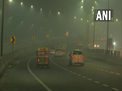 Delhi wakes up to dense fog, isolated rainfall predicted today | Delhi wakes up to dense fog, isolated rainfall predicted today