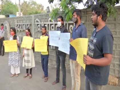 Hyderabad University students stages protest demanding justice for student who died by suicide | Hyderabad University students stages protest demanding justice for student who died by suicide
