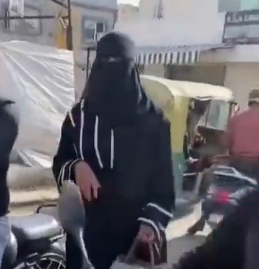 Appreciation pours in for burqa-clad B’luru woman bravely facing moral policing | Appreciation pours in for burqa-clad B’luru woman bravely facing moral policing Appreciation pours in for burqa-clad B’luru woman bravely facing moral policing | Appreciation pours in for burqa-clad B’luru woman bravely facing moral policing