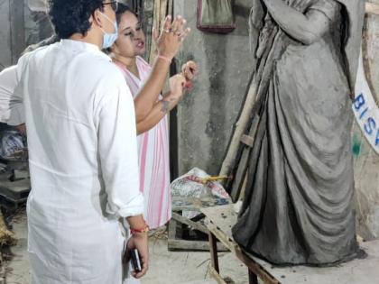 Artists creating Goddess Durga idol resembling Mamata Banerjee in Kolkata | Artists creating Goddess Durga idol resembling Mamata Banerjee in Kolkata