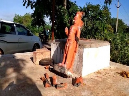 Lord Hanuman idol found damaged in Andhra's Kurnool district | Lord Hanuman idol found damaged in Andhra's Kurnool district