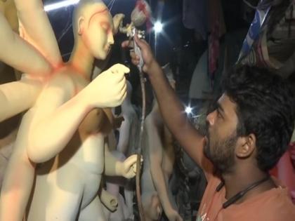 Ahead of Durga Puja, idol makers of Kolkata's Kumartuli worry for sale due to COVID | Ahead of Durga Puja, idol makers of Kolkata's Kumartuli worry for sale due to COVID