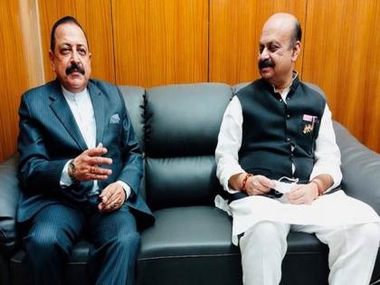 Karnataka CM calls on Jitendra Singh, discusses general administrative issues | Karnataka CM calls on Jitendra Singh, discusses general administrative issues