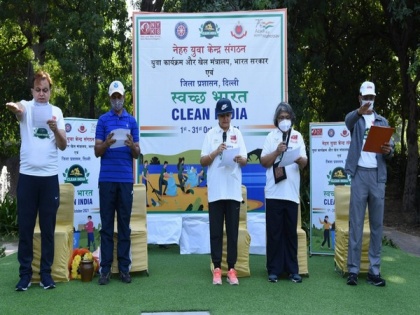 Secy Youth Affairs, Sports participates in Clean India Programme in Delhi | Secy Youth Affairs, Sports participates in Clean India Programme in Delhi