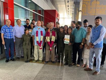 JanMitr felicitates arrival of Shital Tiwari, the only living veteran of Indian National Army (INA), from Thailand | JanMitr felicitates arrival of Shital Tiwari, the only living veteran of Indian National Army (INA), from Thailand
