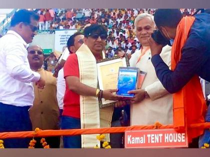 Kulldeep Sandhu honoured by UP's Chief Secretary for his song on Yogi Adityanath | Kulldeep Sandhu honoured by UP's Chief Secretary for his song on Yogi Adityanath